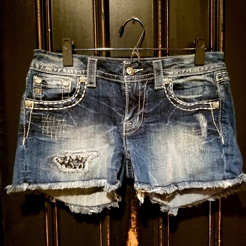 Miss Me sz 29 embellished/embroidered denim short